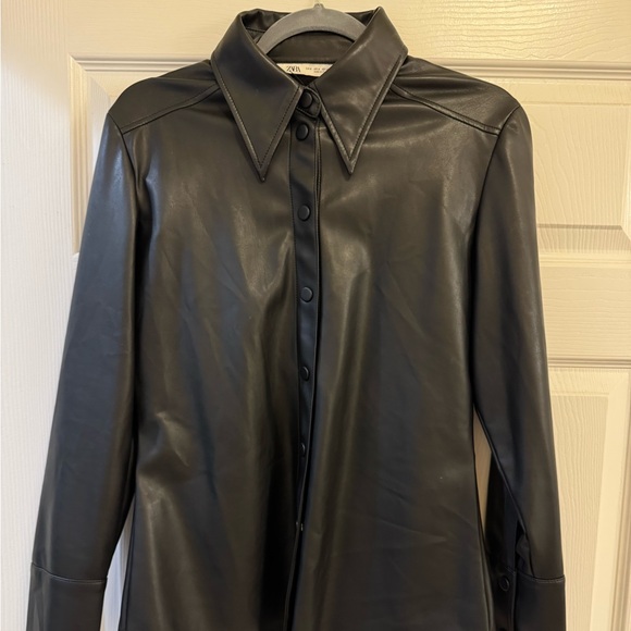 Zara Jackets & Blazers - NWT Zara Black Faux Leather Shirt Fitted Trendy Versatile Goth Edgy Sleek Sz M
